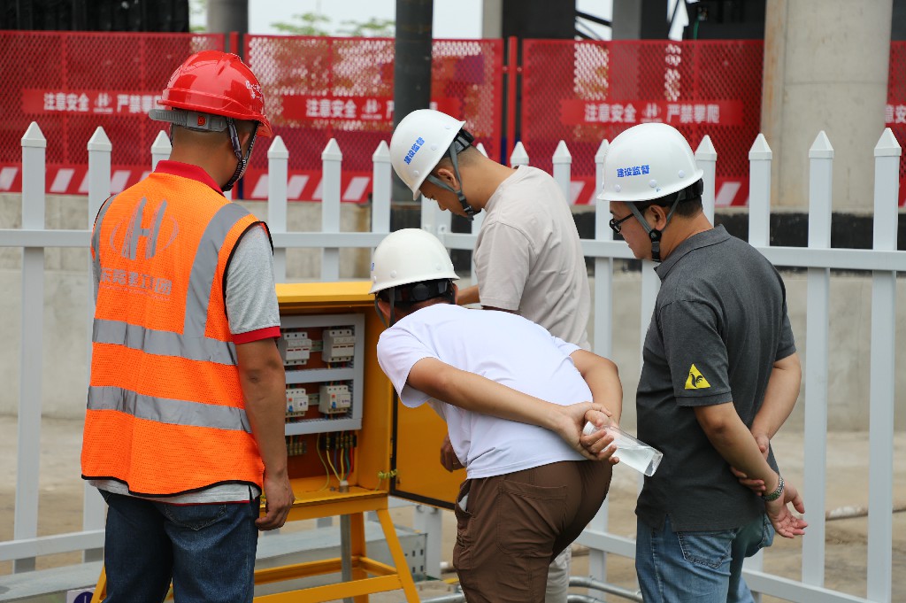 聚焦 | 創(chuàng)新引領(lǐng)革新，2025年?yáng)|莞市建筑施工“安全生產(chǎn)月”觀摩啟動(dòng)儀式在銀瓶現(xiàn)代產(chǎn)業(yè)園項(xiàng)目圓滿舉行(圖19)